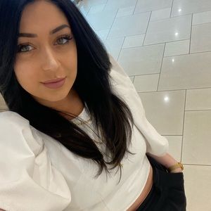 Meet your Posher, Elizabeth